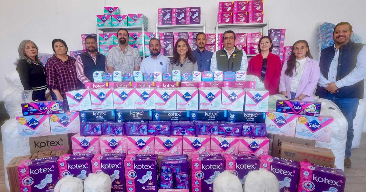 Entrega de toallas sanitarias por parte del DIF de Ramos Arizpe.