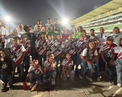 Niños y jóvenes que asistieron a un partido en el TSM.