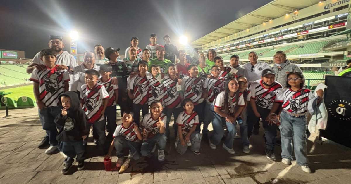 Niños y jóvenes que asistieron a un partido en el TSM.