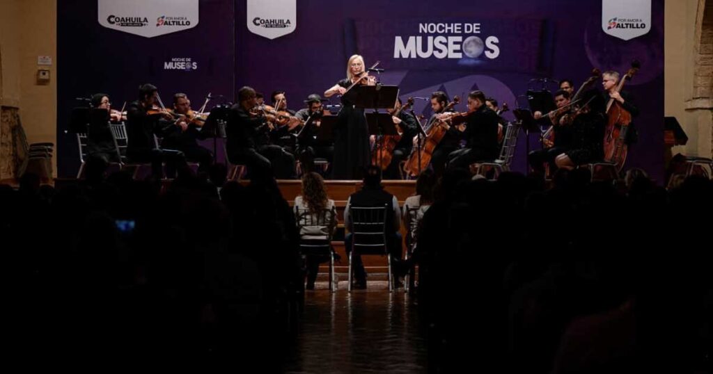 Orquesta Filarmónica del Desierto durante la Noche de Museos en Saltillo.
