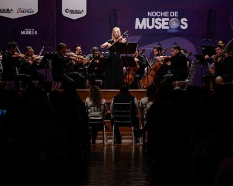 Orquesta Filarmónica del Desierto durante la Noche de Museos en Saltillo.