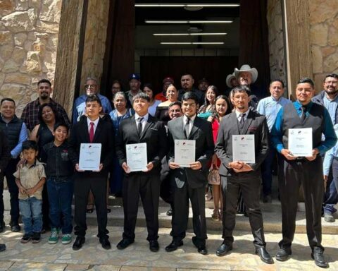 Estudiantes del CETLAR.