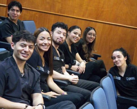 Estudiantes de la UAdeC en La Laguna.
