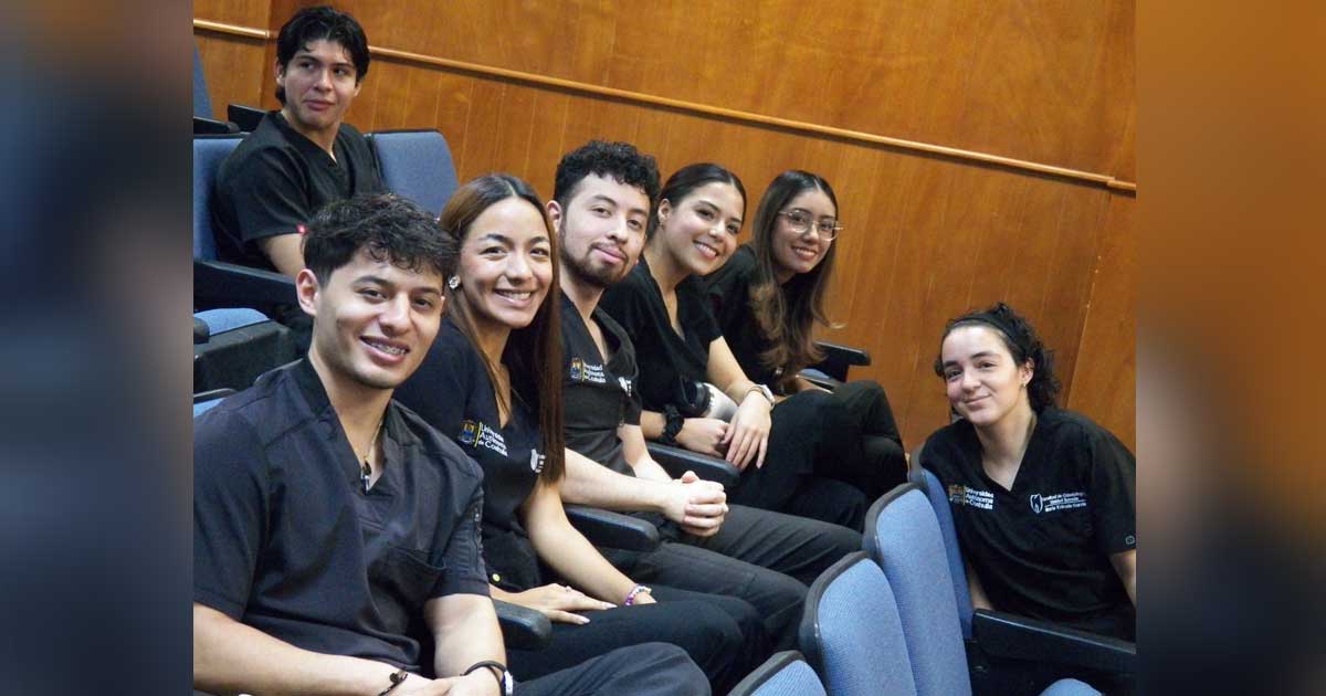 Estudiantes de la UAdeC en La Laguna.