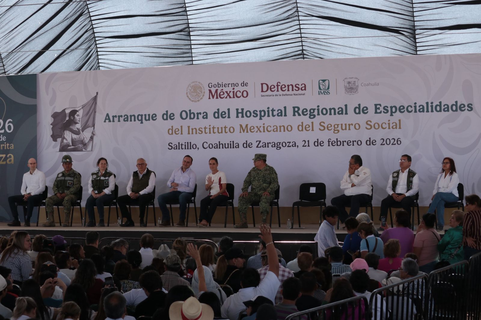 Funcionarios durante el arranque de obra del Hospital Regional del IMSS en Saltillo.