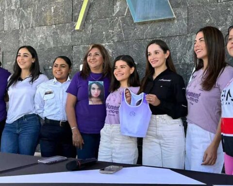 Conferencia de prensa de la carrera 8M en Torreón.