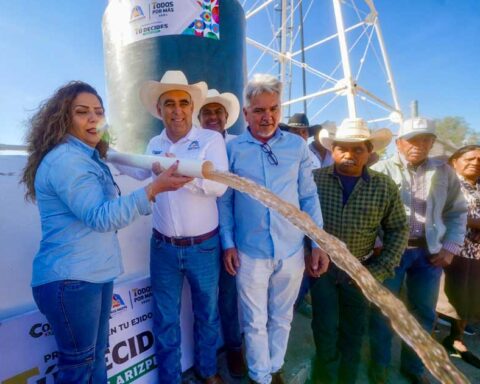 Entrega de obra hidraúlica en un ejido de Ramos Arizpe.