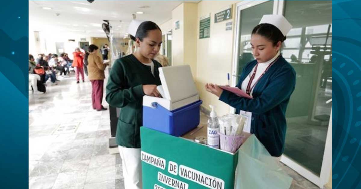 Enfermeras del IMSS en un módulo de vacunación.