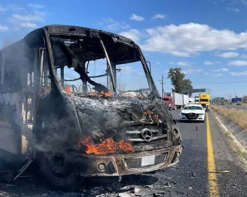 Autobús quemado en Irapuato.