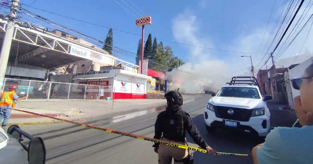 Bloqueo y quema de negocios en Guadalajara