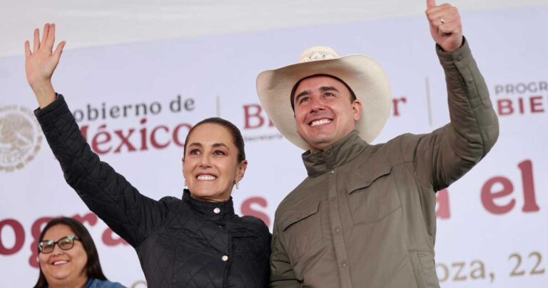 Claudia Sheinbaum, presidenta de México, juinto a Manolo Jiménez, gobernador de Coahuila.