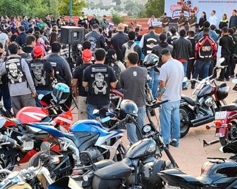 Motociclistas en curso en Saltillo.