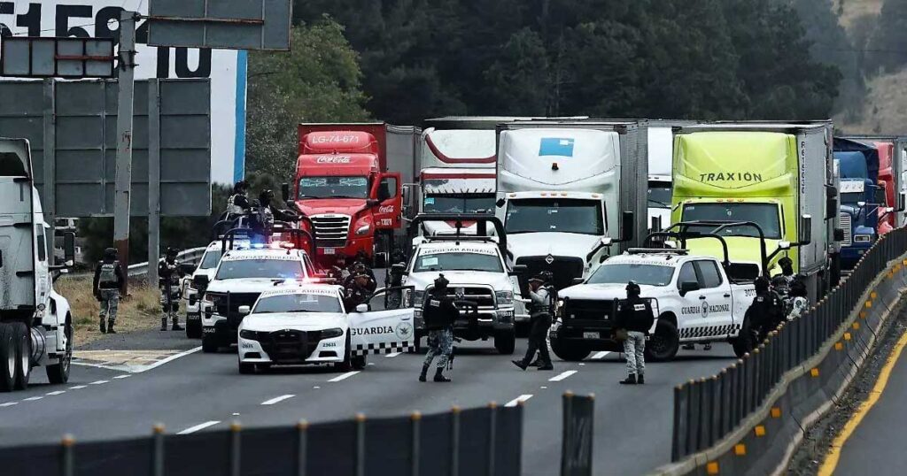 Unidades de transporte de carga en una carretera.