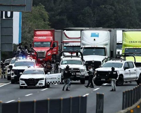 Unidades de transporte de carga en una carretera.