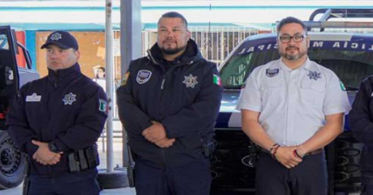 Al centro, Gabriel Vázquez, director de Seguridad Pública.