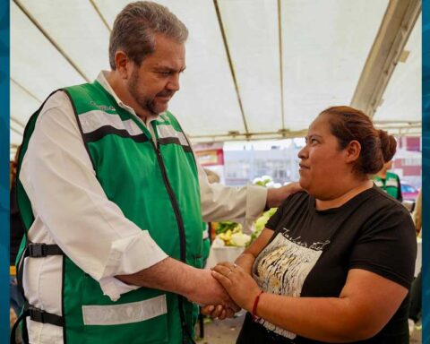 Alcalde de Ramos Arizpe Tomás Gutiérrez y una mujer.
