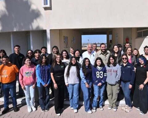 Jóvenes estudiantes de coreano en Monclova.