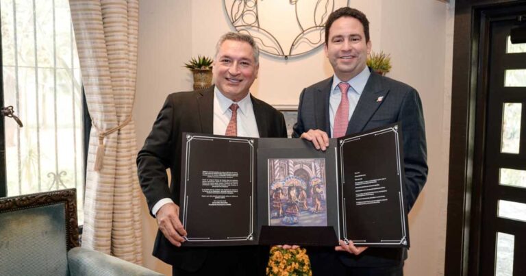 Los alcaldes de McAllen y Saltillo, Javier Villalobos y Javier Díaz, respectivamente.
