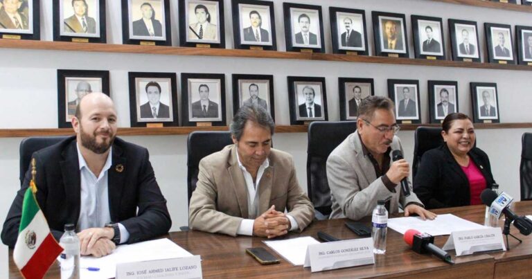 Empresarios miembros de Canacintra en La Laguna.