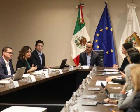 Manolo Jiménez, gobernador de Coahuila, en reunión con consejeros económicos de la UE.