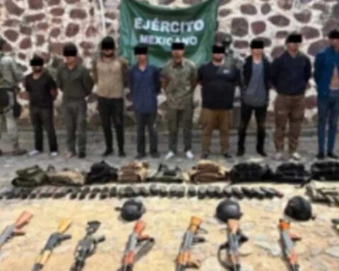 Detenidos en Badiraguato con las armas aseguradas.
