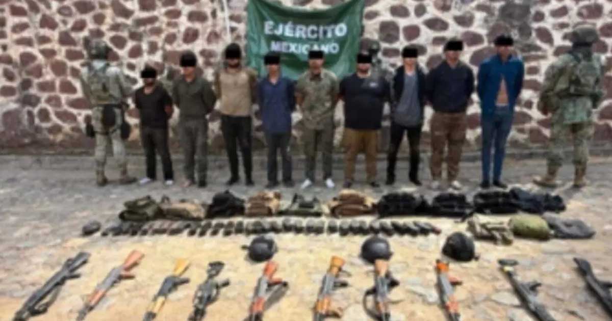 Detenidos en Badiraguato con las armas aseguradas.