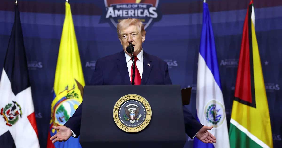 Donald Trump en cumbre internacional.