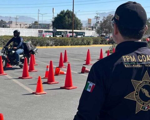 Motociclistas en capacitación Rueda por tu vida en Saltillo.