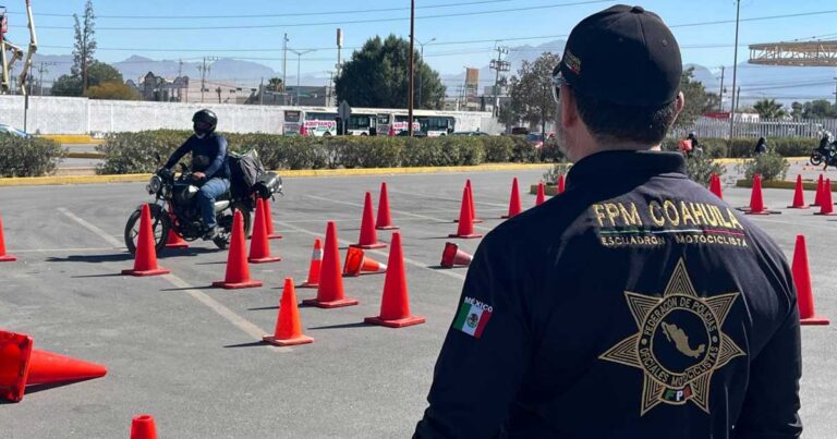 Motociclistas en capacitación Rueda por tu vida en Saltillo.