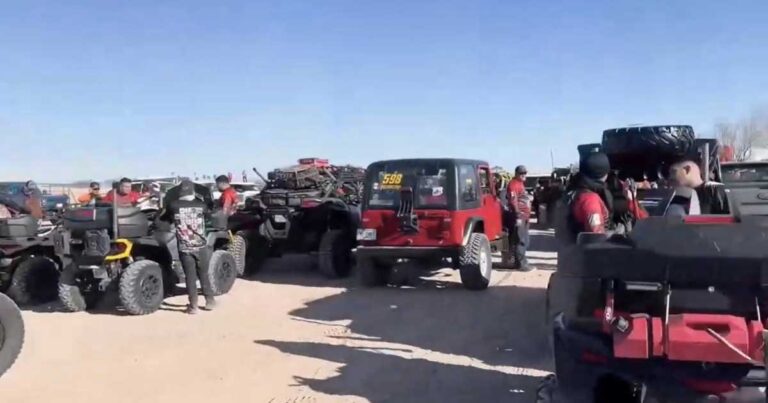 Vehículos en la reserva de Jimulco.