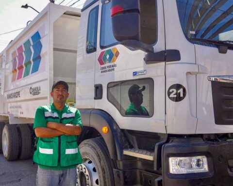 Operador de camión de limpia pública en Ramos Arizpe.