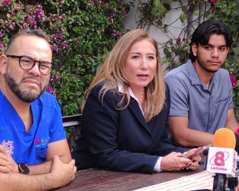 Conferencia de prensa para anunciar la Noche Bohemia con Causa.