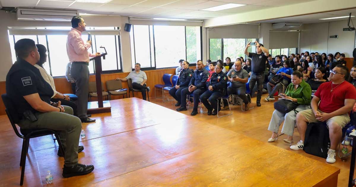 Conferencia en la UAdeC Laguna.