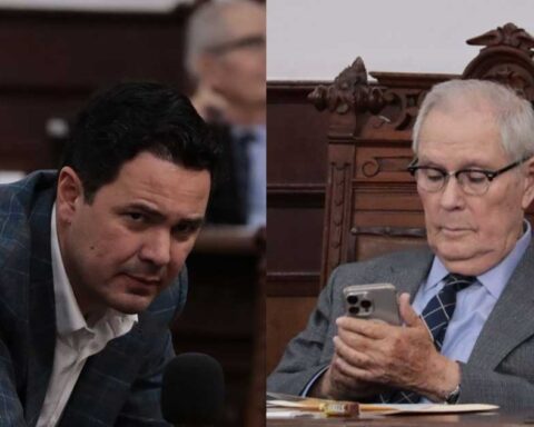 Del lado izquierdo, el panista Gerardo Aguado; del lado derecho, el priista Carlos Robles.