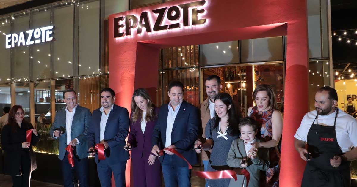 Inauguración y corte de listón del restaurante Epazote en Saltillo.