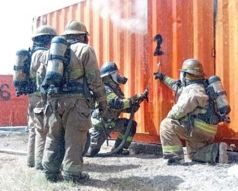 Elementos de Bomberos.