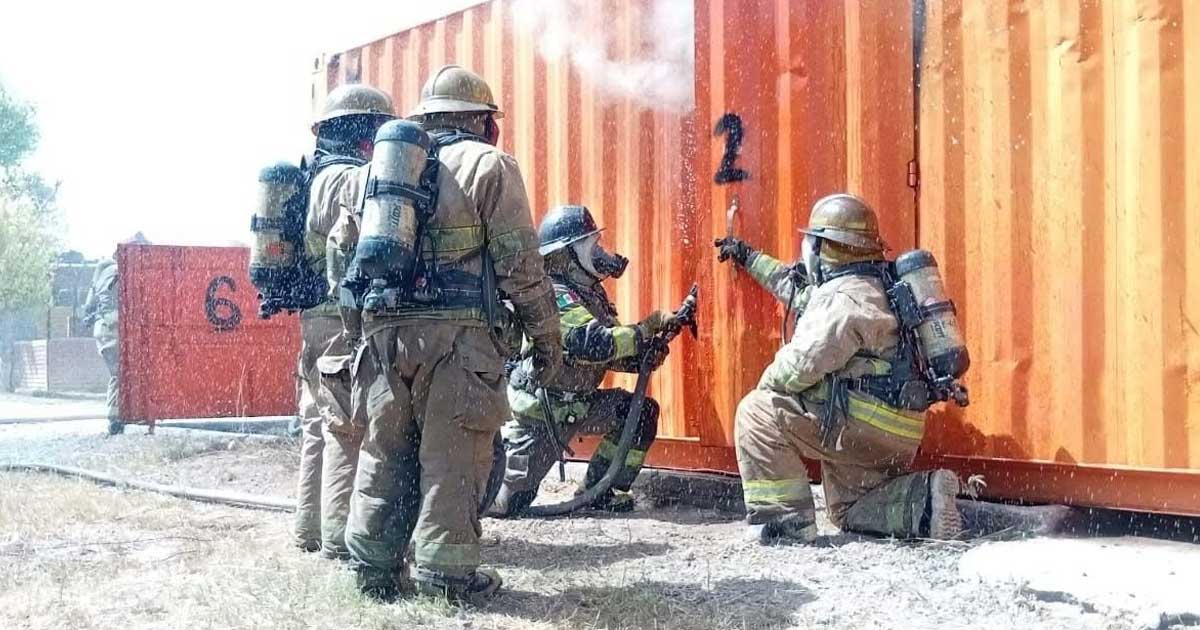 Elementos de Bomberos.