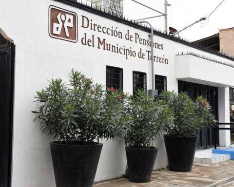 Fachada de la Dirección de Pensiones en Torreón.