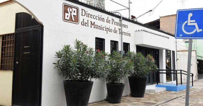Fachada de la Dirección de Pensiones en Torreón.