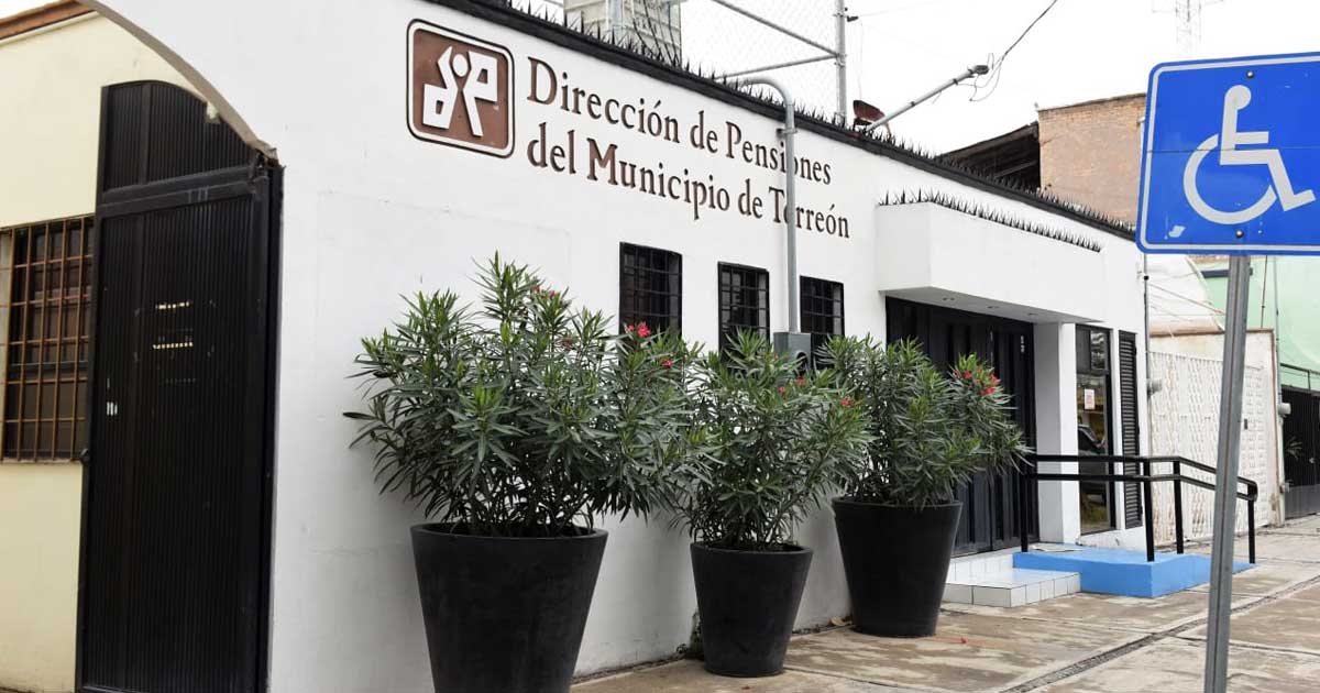 Fachada de la Dirección de Pensiones en Torreón.