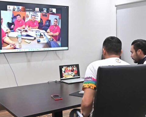 Reunión por videollamada del alcalde de Monclova Carlos Villarreal.
