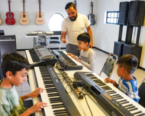 Niños en talleres de Ramos Arizpe.