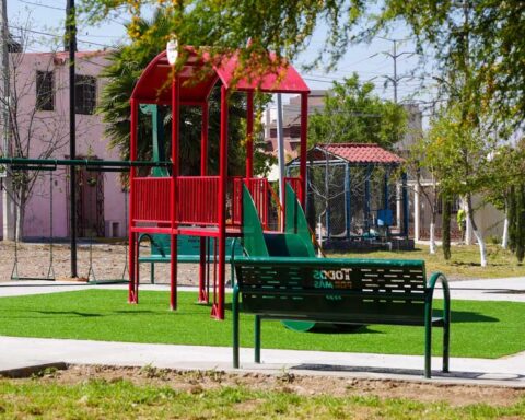 Juego infantil en plaza de Ramos Arizpe.