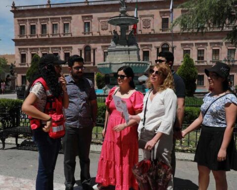 Mujeres turistas en Saltillo.