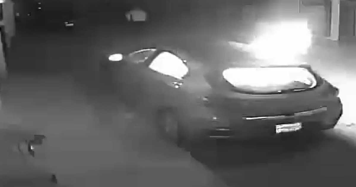 Auto incendiado.