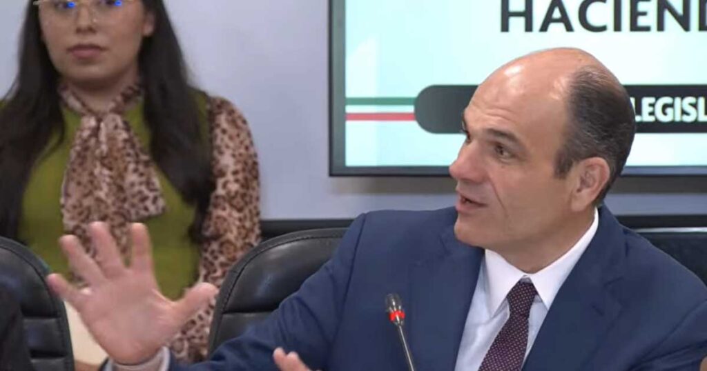 Jericó Abramo, diputado federal por Coahuila, en un foro.