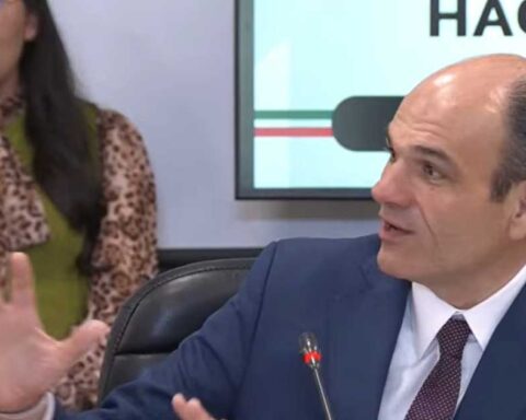 Jericó Abramo, diputado federal por Coahuila, en un foro.