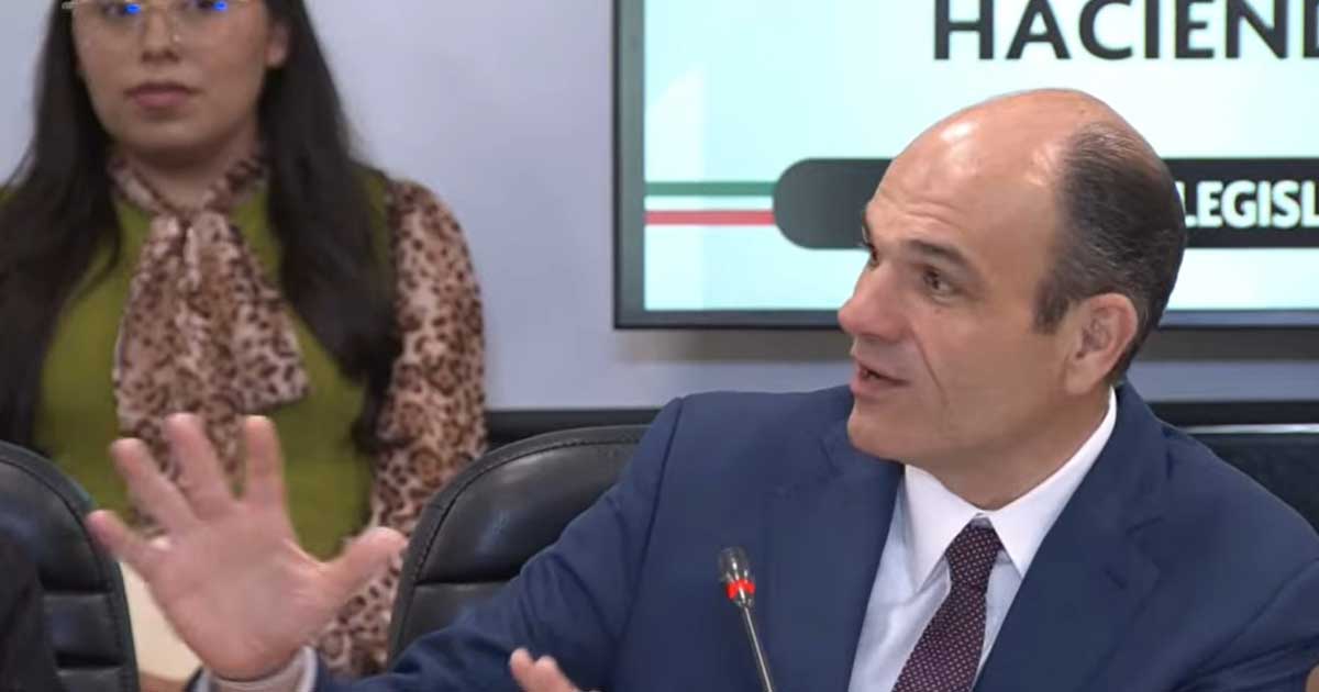 Jericó Abramo, diputado federal por Coahuila, en un foro.