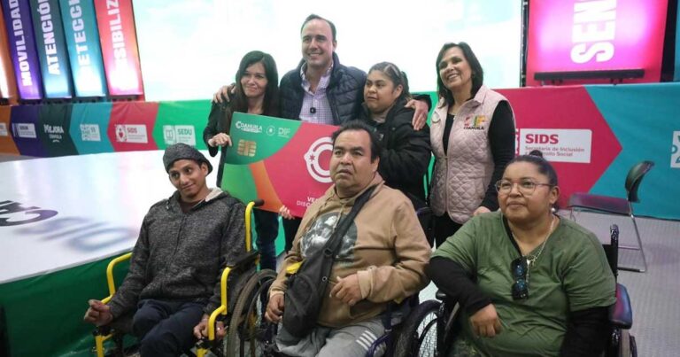 Manolo Jiménez, gobernador de Coahuila, y personas con discapacidad.