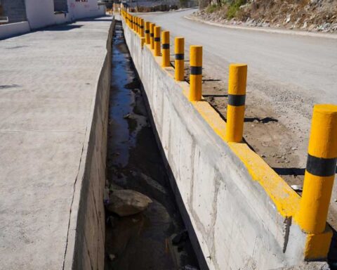 Canal pluvial y muro de contención en Ramos Arizpe.